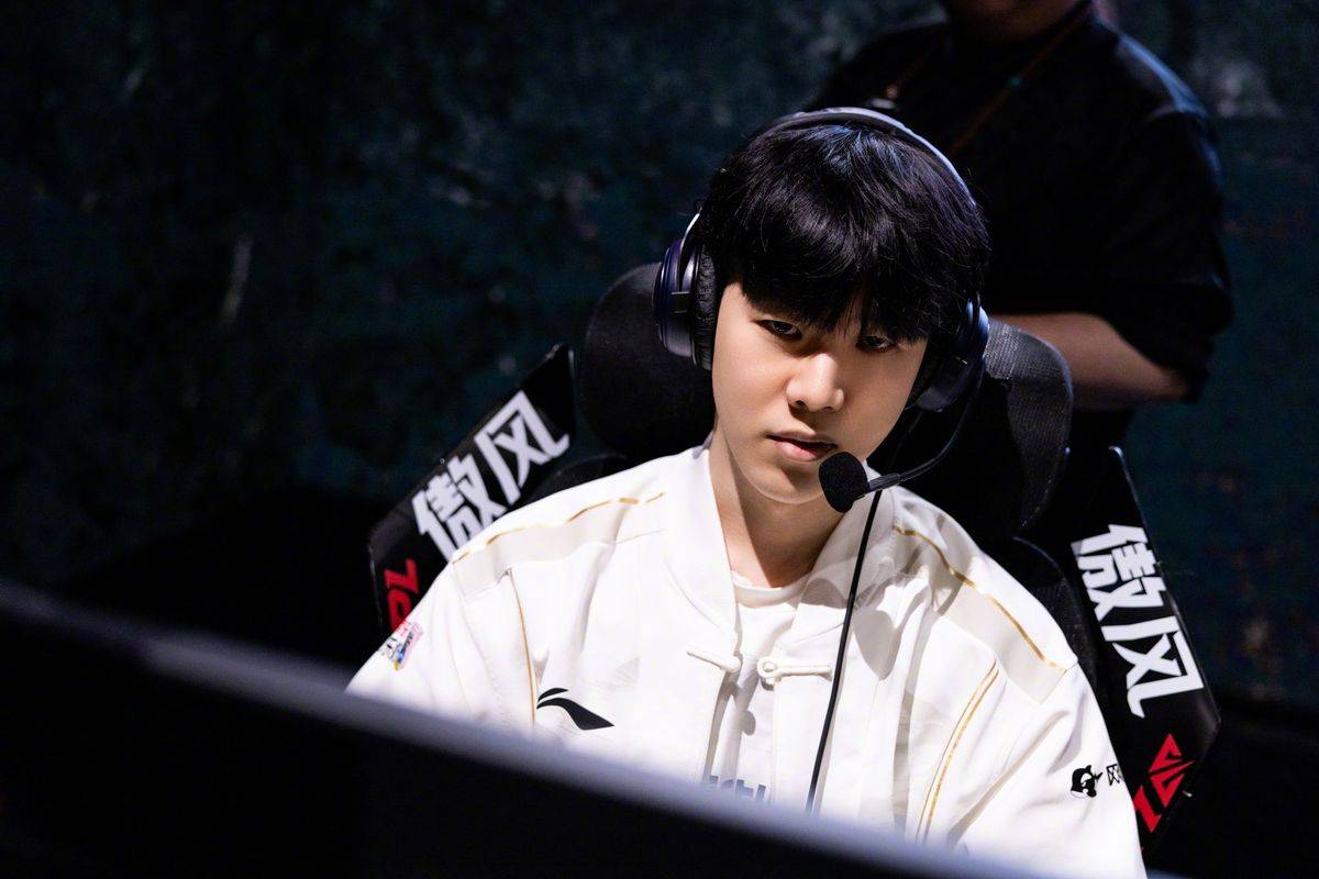 J9-包含TheShy连续十五场比赛得分超过大胜，篮网挑战极限！的词条