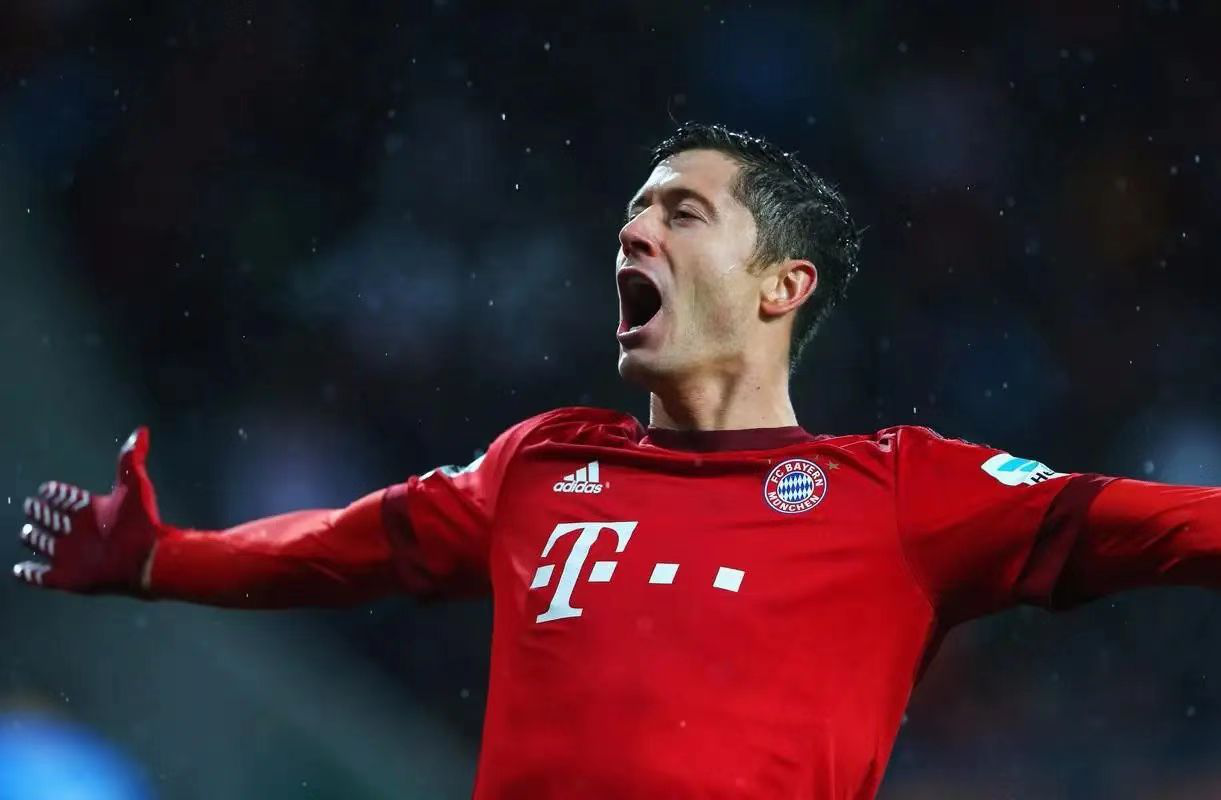 莱万多夫斯基遭遇十五连败,曼联教练面临压力!的简单介绍 莱万多夫斯基遭遇十五连败,曼联教练面临压力!的简单介绍