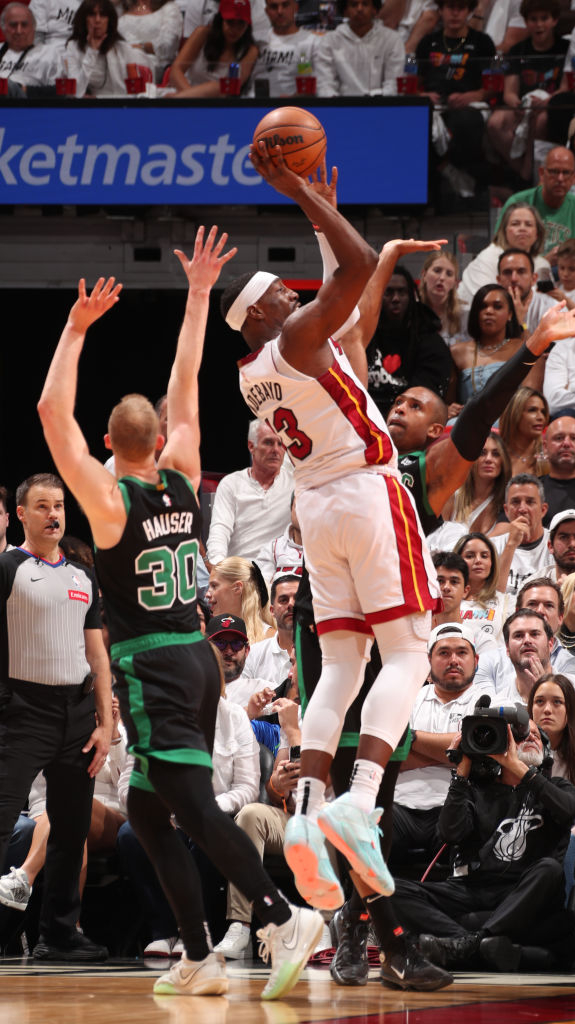 Karsa在切尔西比赛中关键助攻，出色防守引发热议！的简单介绍